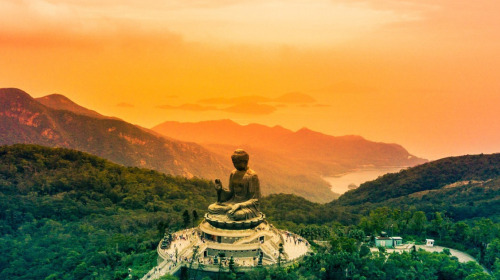 La base, le chemin, le fruit ; la Vue, la méditation et l'action