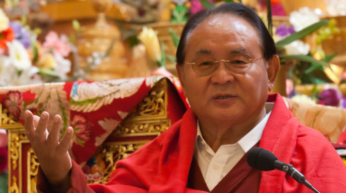 Les quatre lignes qui sont l'essence des enseignements du Bouddha