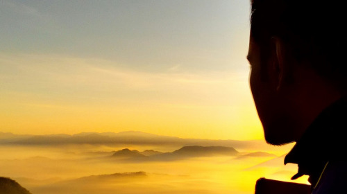 Ne pas regarder vers l'extérieur, mais voir à l'intérieur