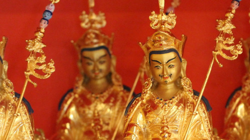 Histoire des débuts de Sogyal Rinpoché à Londres et de la visite de Khenpo Jigme Phuntsok Rinpoché en 1993, à Lérab Ling